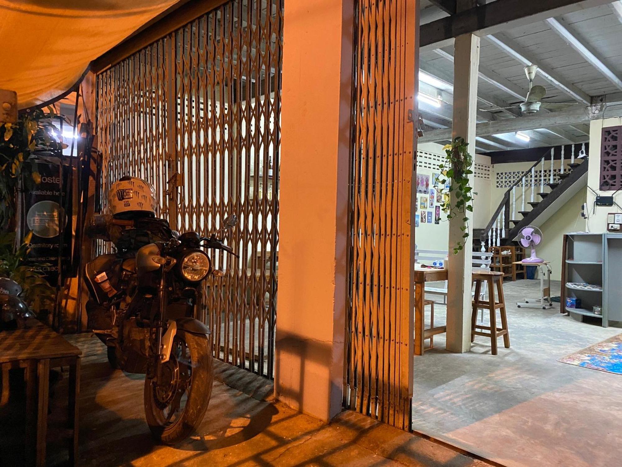 Hostelbed And Retreat Phitsanulok Exterior photo